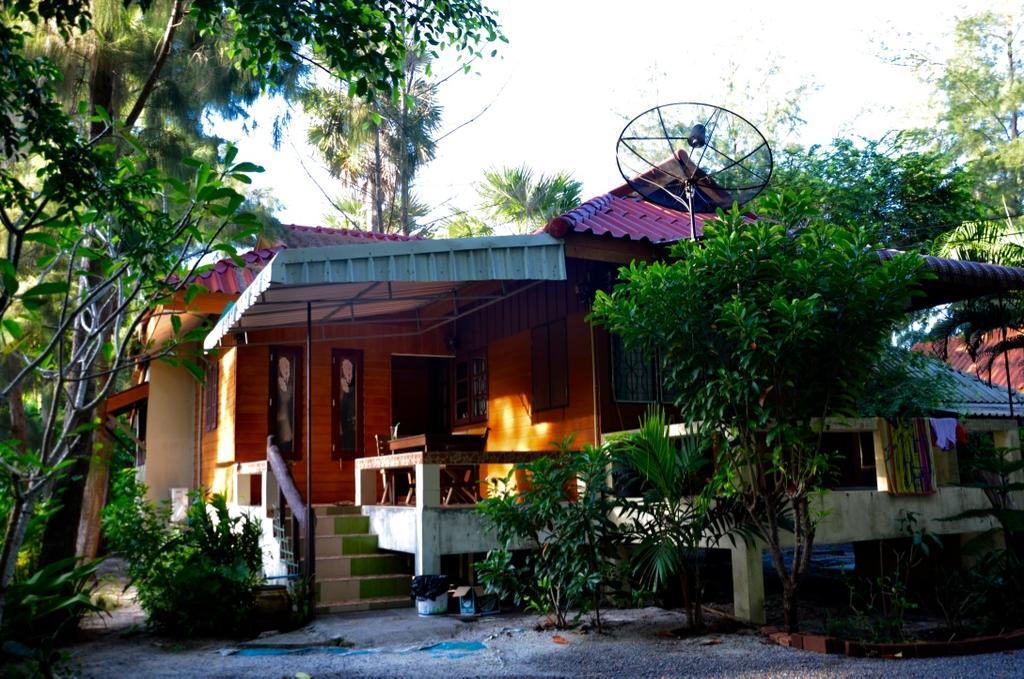 บ้านสนมณีโฮมสเตย์ Bansonmanee Homestay Khanom Bagian luar foto